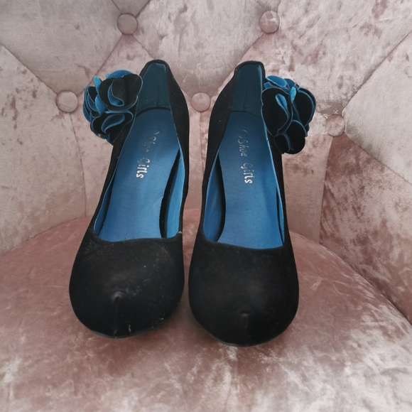 Heels - Picture 1 of 4